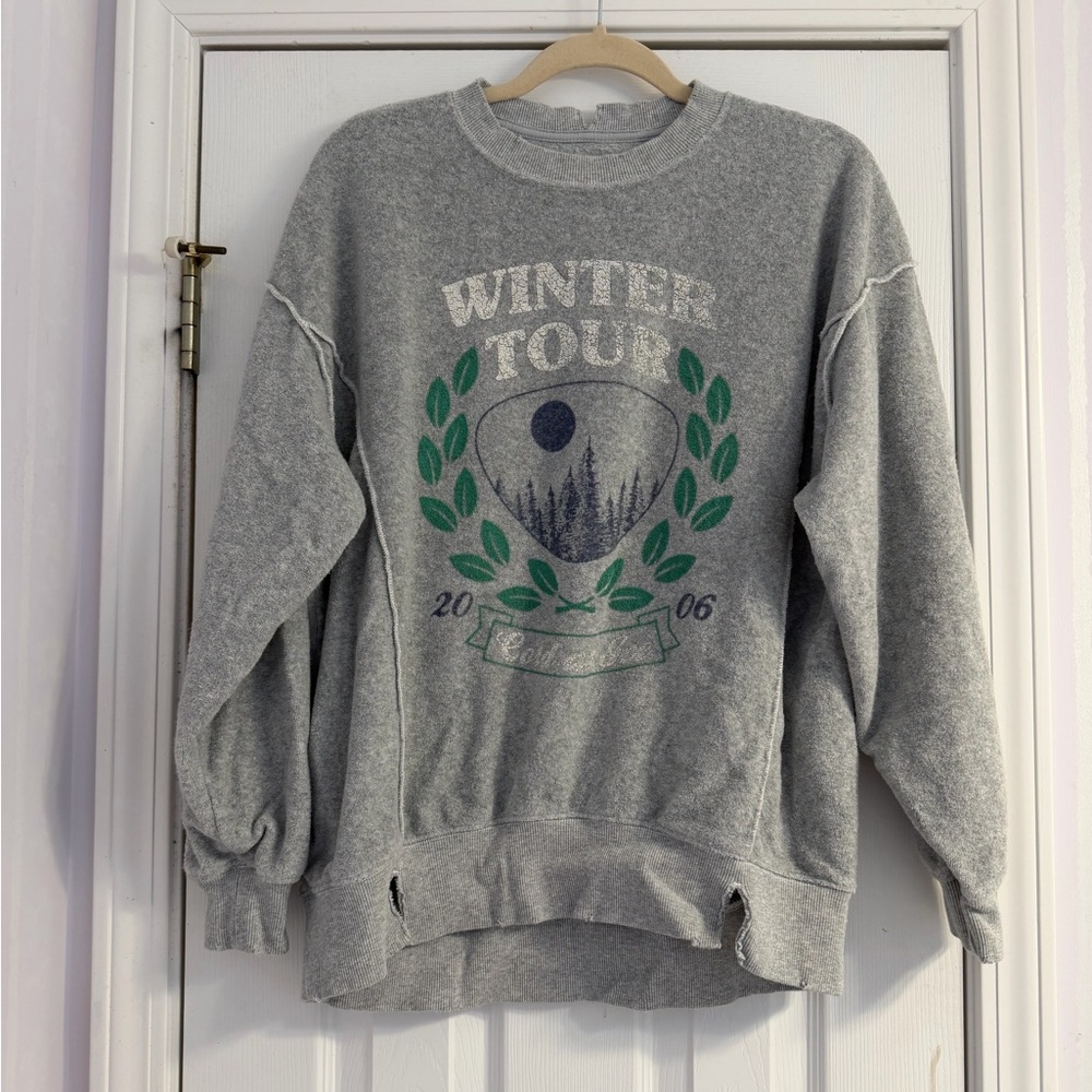 Aerie Winter Tour 2006 Sweatshirt size XXS but runs oversized